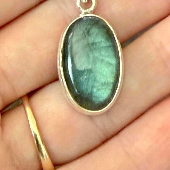 Stunning Large Oval Labradorite Pendant Necklace Womens Statement Piece New - Picture 4 of 8
